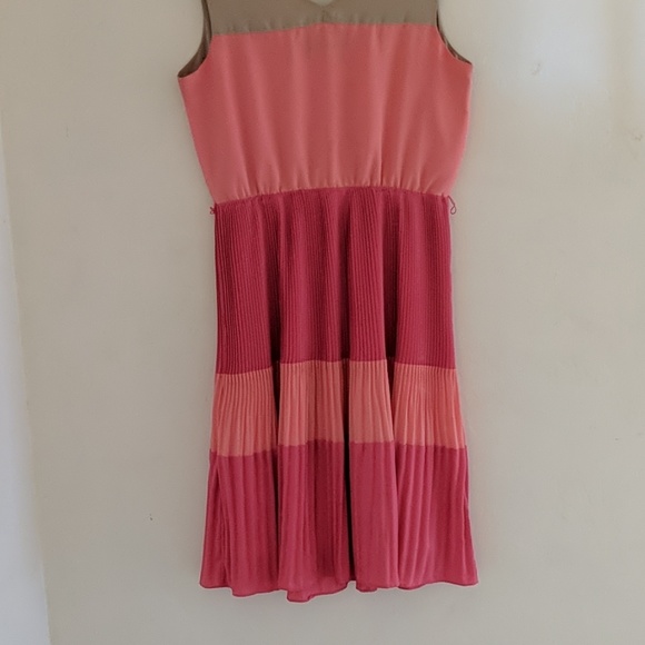 Dress - Picture 8 of 8